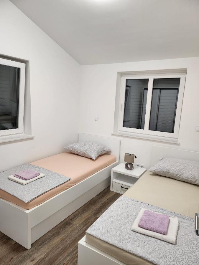 Apartmani M&L I M&J Malinska Exterior foto